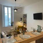 Centre Au Calme Avec Parking Privé Apartamento
